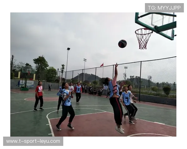 “简阳文体中心篮球赛：赛场变身绝对热力舞台”